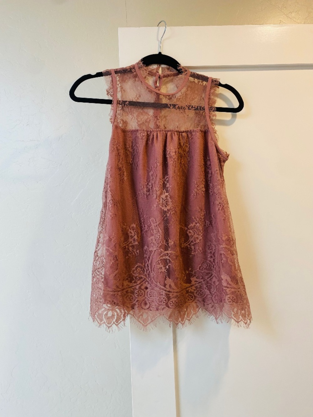 Lace Sleeveless Blouse